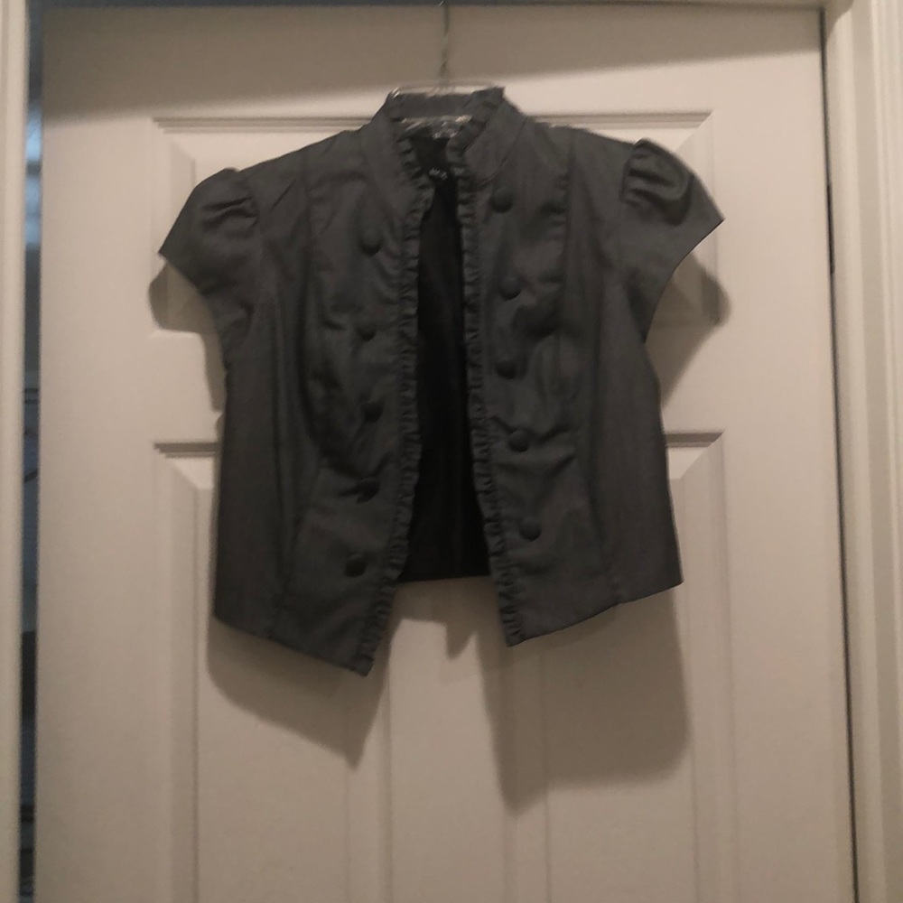 Flattering caplet.